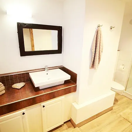 St Lukas Apartment *